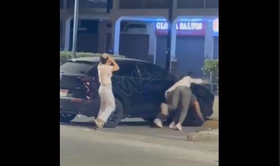 Dos mujeres se fueron a los golpes en plena calle en Samborondón