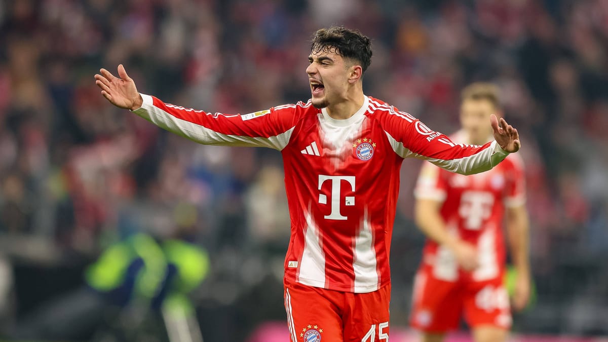 Aleksandar Pavlović (ab 61.): Ersetzte Goretzka. Stemmte sich noch mal gegen die drohende Niederlage. War sofort präsent im Mittelfeld. Note 3 (Quelle: IMAGO/Eibner-Pressefoto/Jenni Maul/imago)