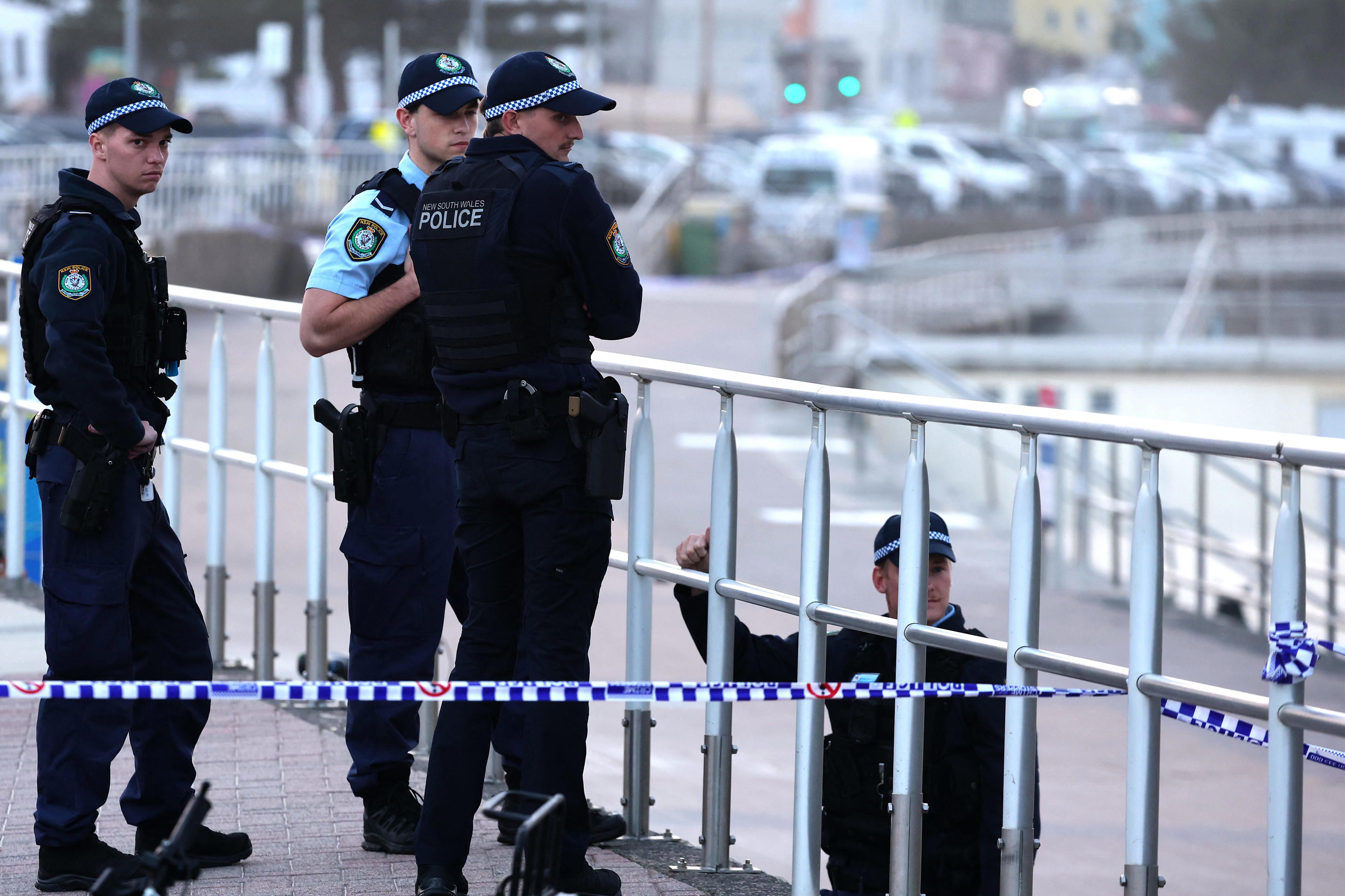 16 dead in Australia shooting targeting Jewish Hanukkah party on beach<br>
