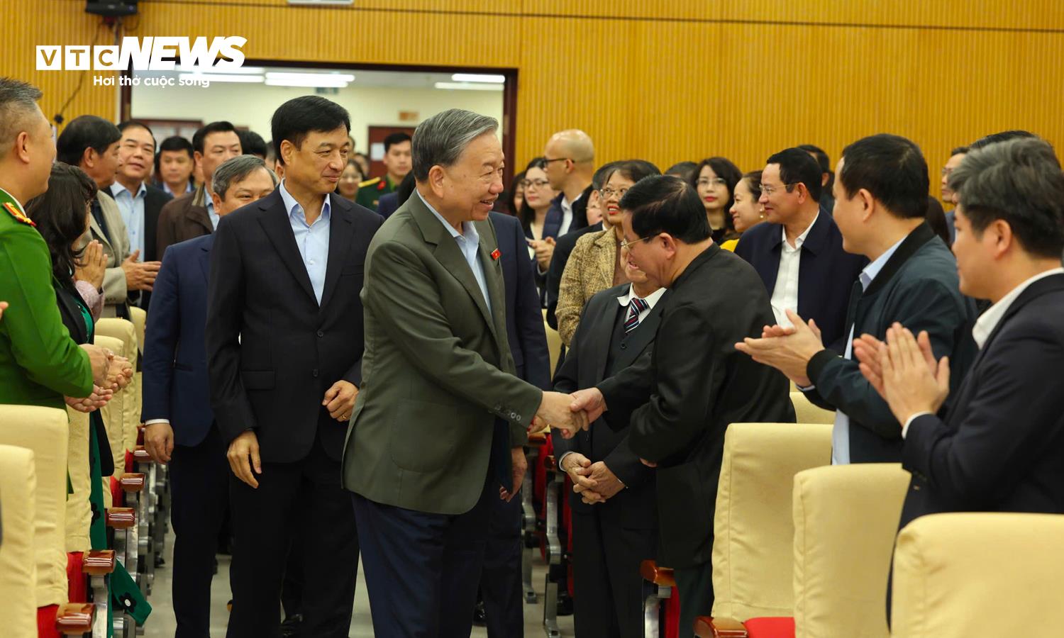 Tổng Bí thư Tô Lâm, Bí thư Thành ủy Hà Nội Nguyễn Duy Ngọc và các cử tri TP Hà Nội.