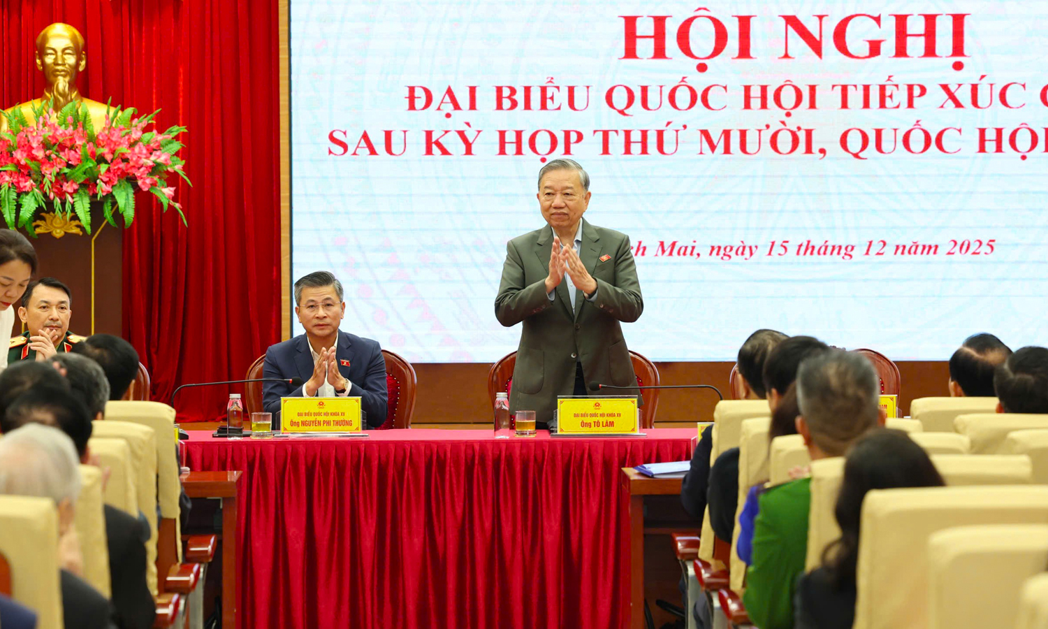 Tổng Bí thư Tô Lâm cùng các Đại biểu Quốc hội đơn vị bầu cử số 1 TP Hà Nội tiếp xúc cử tri.