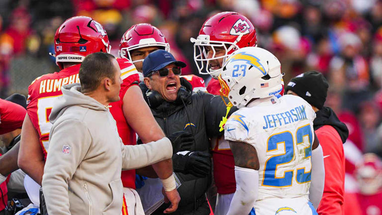 Chargers' Tony Jefferson apologizes for flipping bird at Chiefs fans