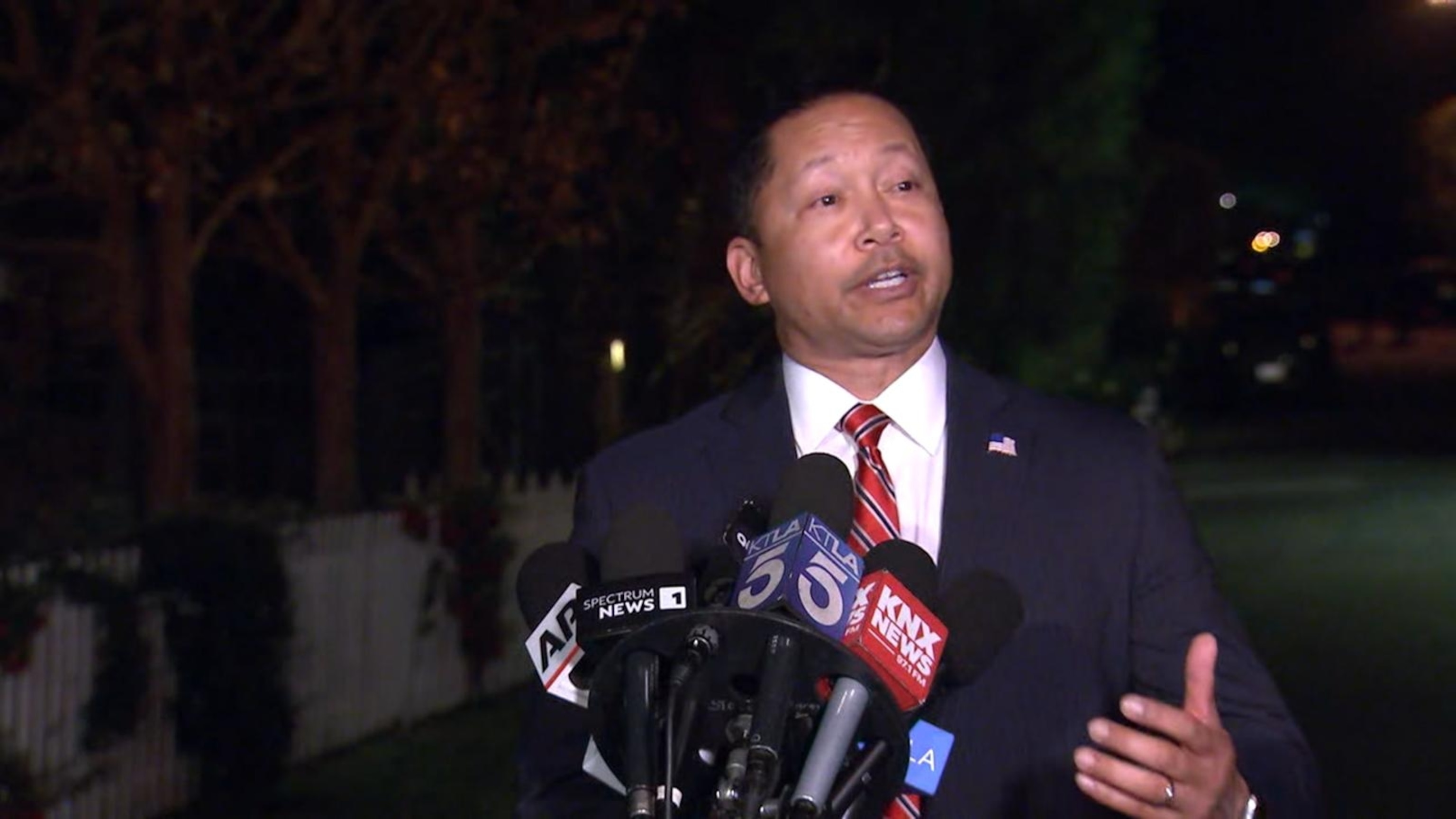 LAPD holds press conference after 2 people found dead at Rob Reiner’s home