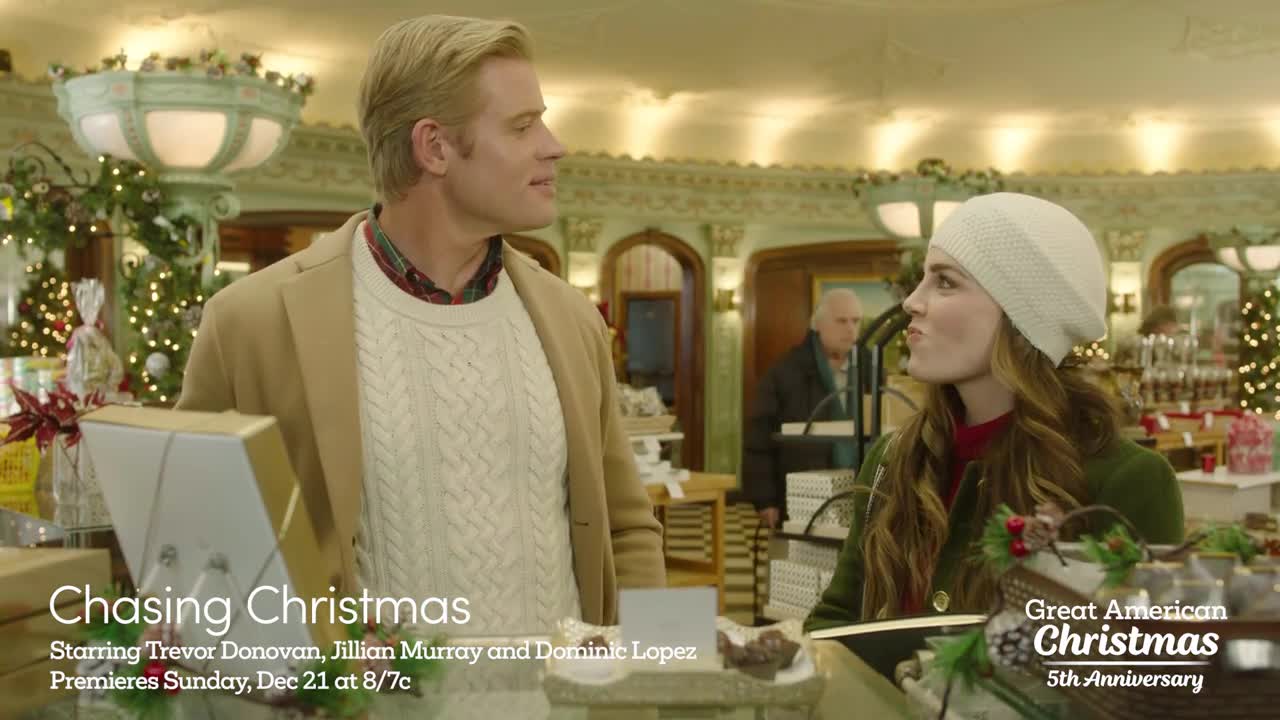 Parade exclusive - Chasing Christmas - sneak peek