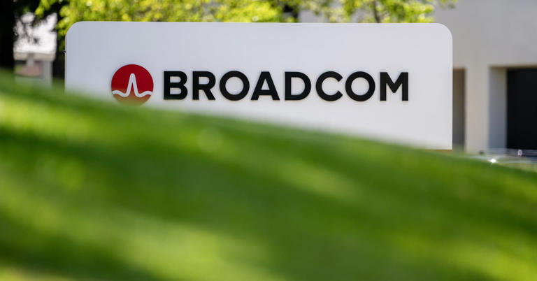 CNBC daily open: Investors sell off tech despite steady Broadcom numbers