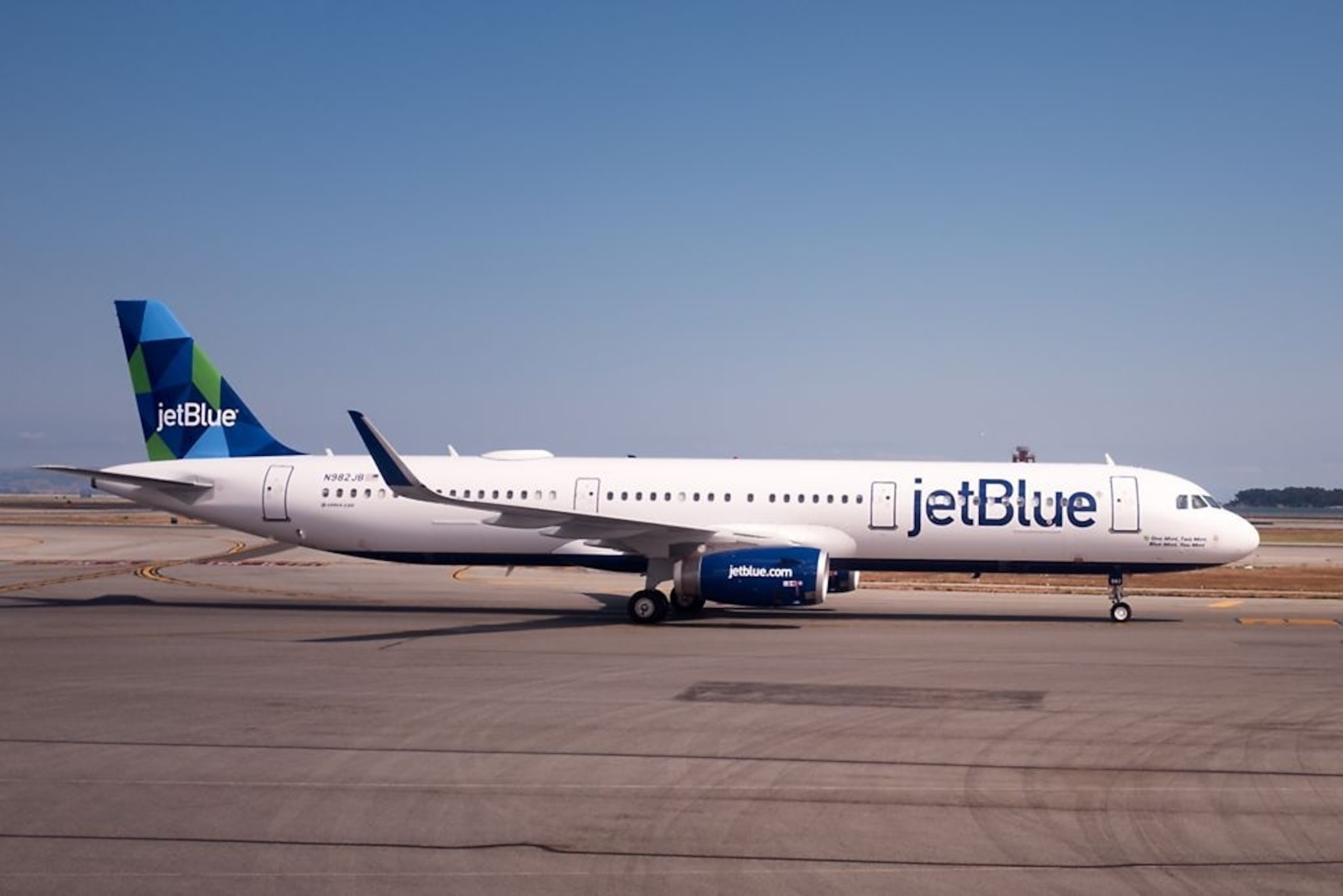 JetBlue pilot narrowly avoids midair collision with Air Force plane near Venezuela<br>