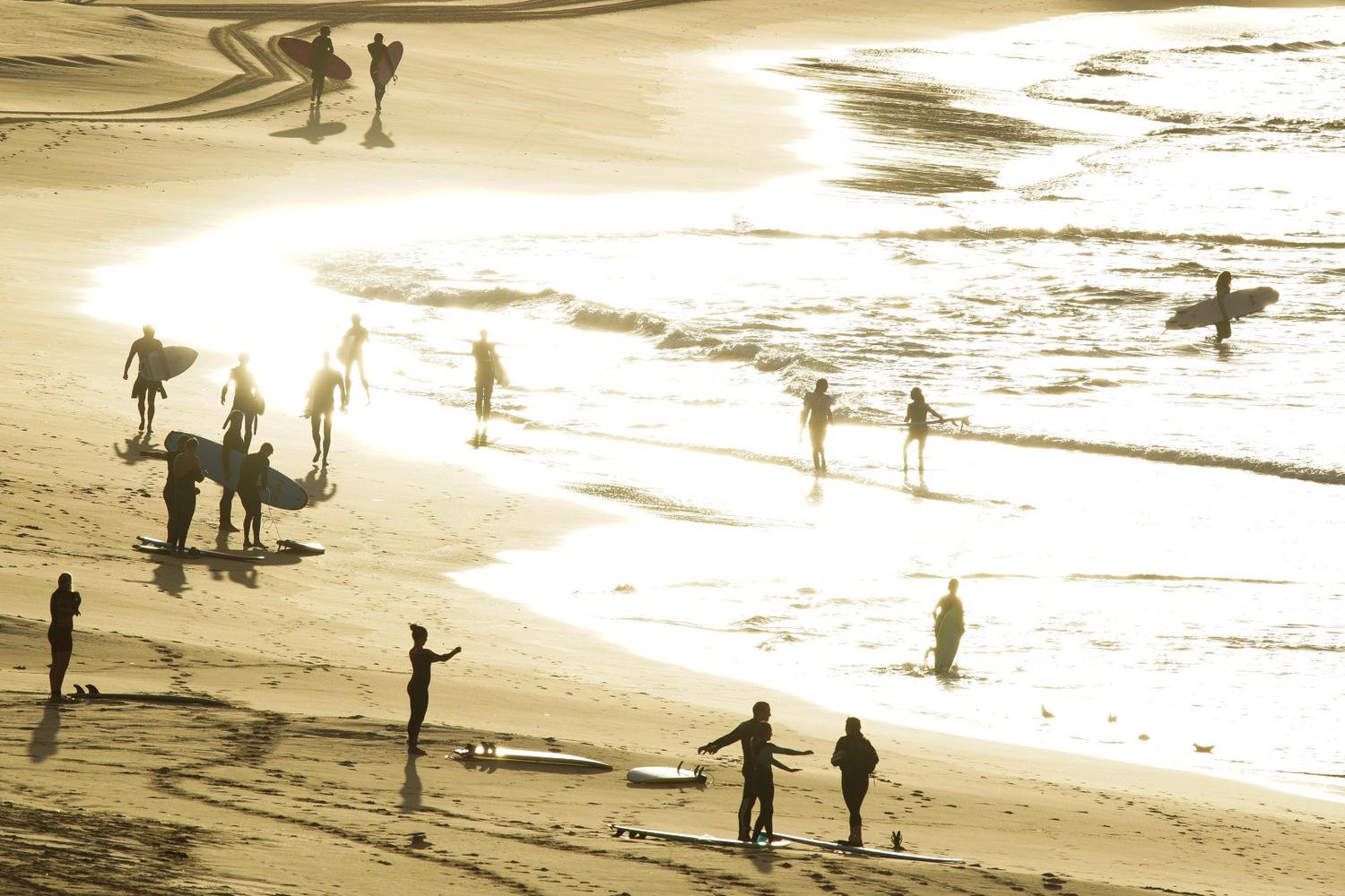 Ayah dan Anak Tembak 16 Orang di Pantai Bondi Australia