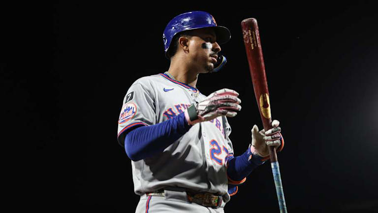 Sep 11, 2025; Philadelphia, Pennsylvania, USA; New York Mets third base Mark Vientos (27) prepares to bat against the Philadelphia Phillies at Citizens Bank Park. Mandatory Credit: Bill Streicher-Imagn Images | Bill Streicher-Imagn Images