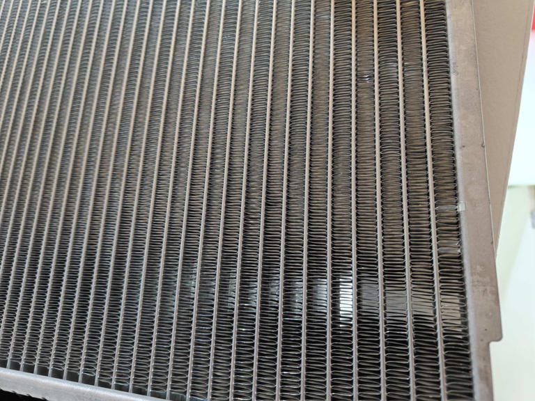 Radiator Mobil Bocor Halus Jangan Dibiarkan, Bisa Bikin Mobil Begini