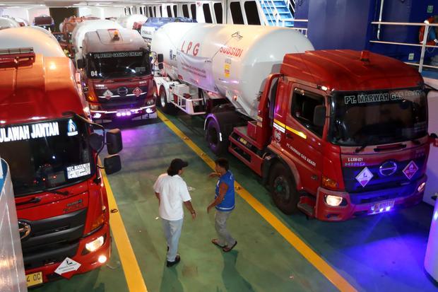 Jalan Terputus, LPG Aceh Dikirim via Kapal dan Helikopter