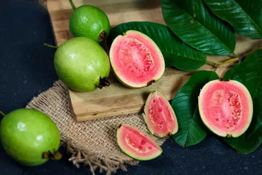 ​Large guava vs smaller ones: Which is actually better?
