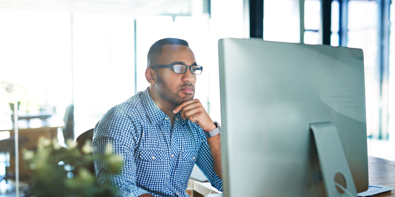 Is this fair? I have mutual funds with a broker earning 26% — but he charges me 2% in fees. Is this a worthwhile tradeoff?