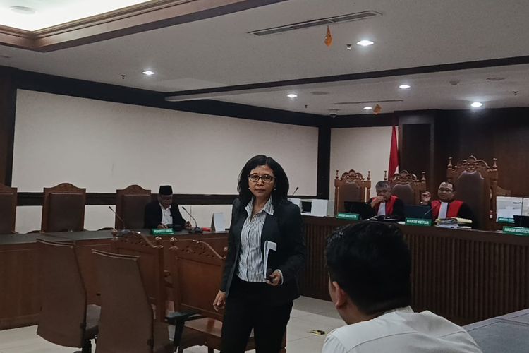 Eks Anggota DKPP sekaligus Ahli Hukum Tata Negara dari Universitas Bhayangkara, Ida Budhiati dalam sidang di Pengadilan Negeri Jakarta Pusat, Senin (15/12/2025).
