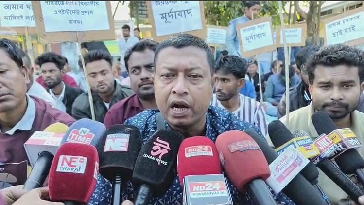 Assam: Jal Mitra workers protest in Gossaigaon seeking regular jobs and ...