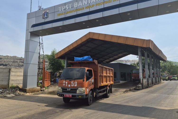 Truk Antre Berjam-jam di Bantargebang, DPRD Minta Fasilitas Istirahat untuk Sopir