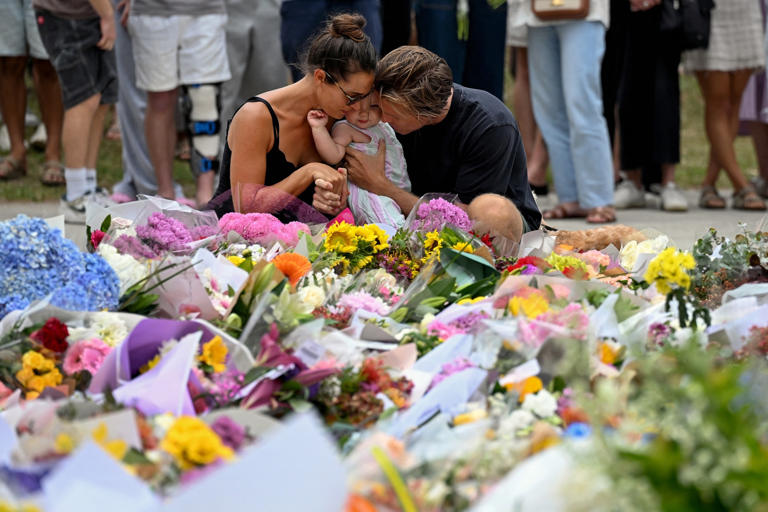 Australia mass shooting latest: Suspects identified after 15 killed at ...