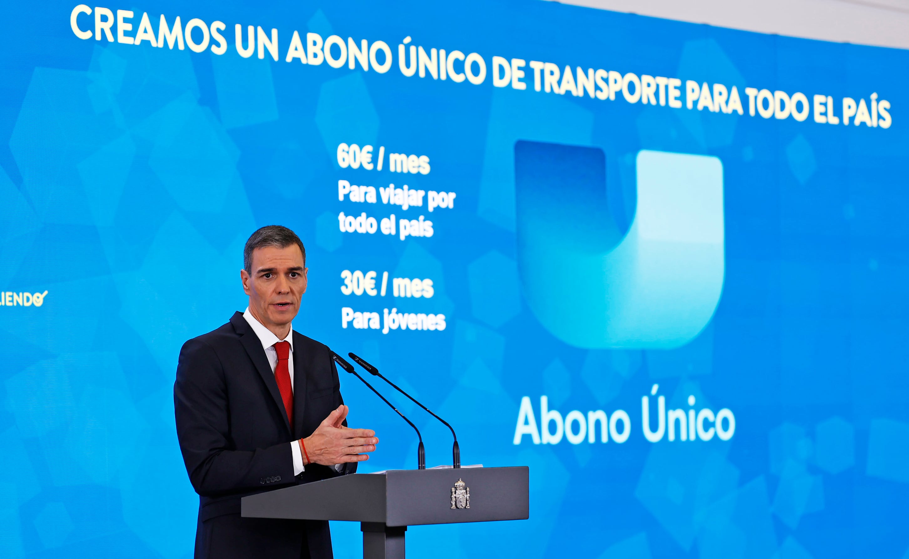 Sánchez anuncia un abono transporte único de 60 euros al mes para ...