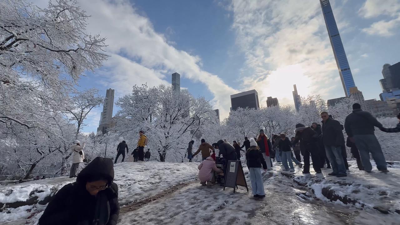 Raw video: New York City hit with heavy snow 1/5