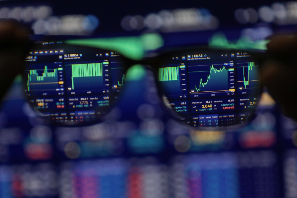 Saham CBRE, IRSX, dan INET Melonjak Ribuan Persen Jelang Rights Issue