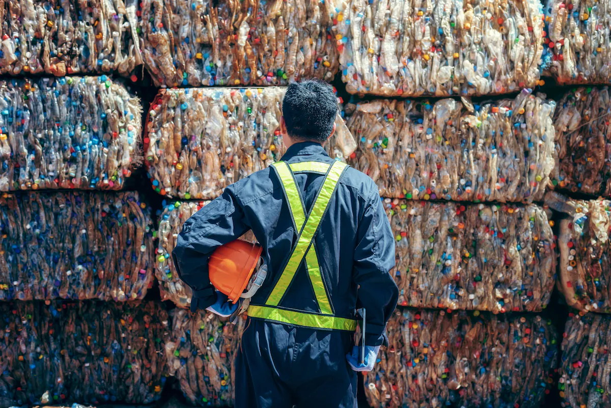 Carbios boucle la chaîne du polyester recyclé, du déchet au t-shirt
