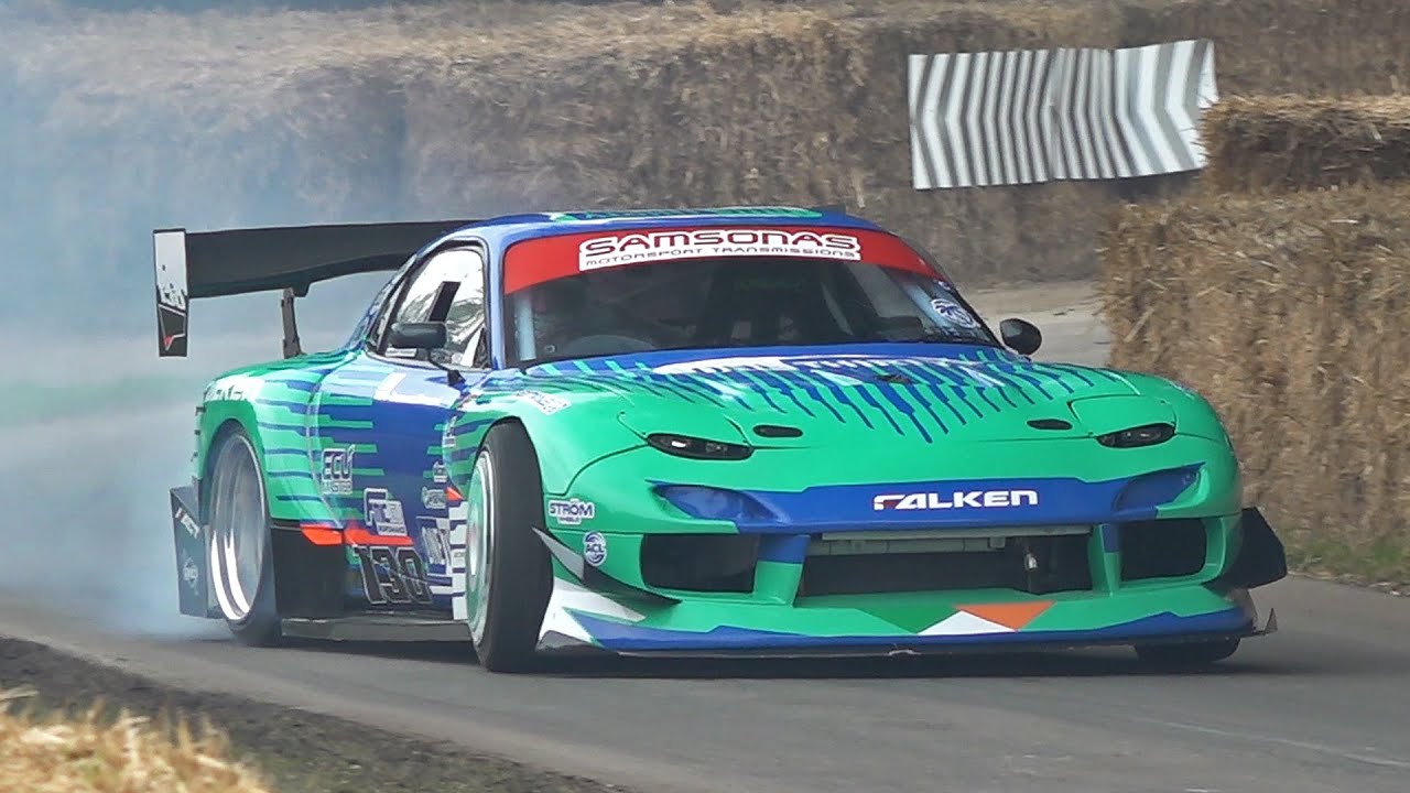 RX-7 FD3S com motor 4 rotores faz drift insano e queima pneus