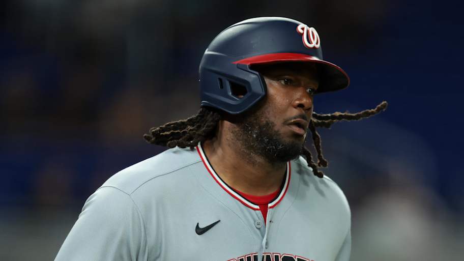 Twins sign powerful first baseman Josh Bell to a one-year deal, reports say