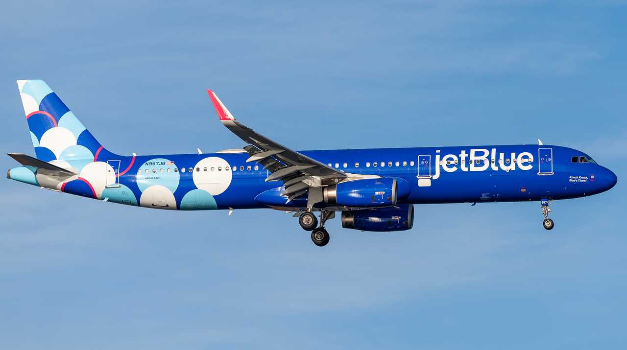 Near Miss Jfk Bound Jetblue Flight Aborts Climb To Avoid Air Force