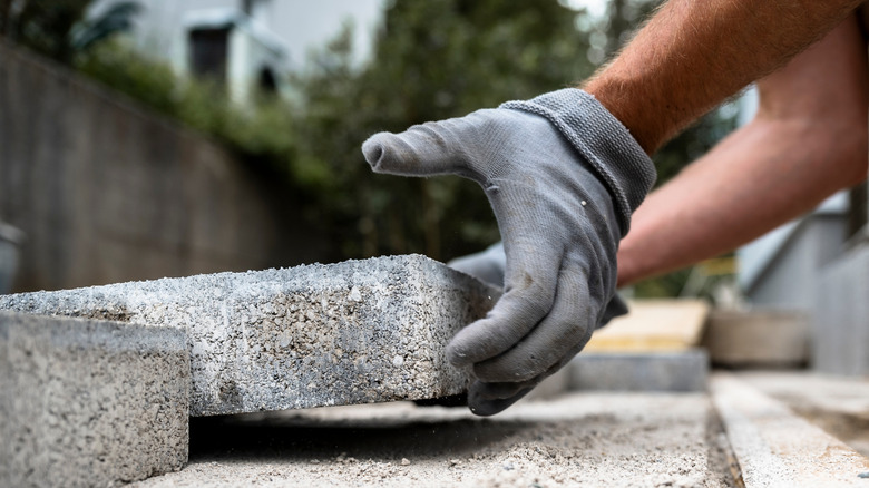 How to choose the best base for pavers for your home