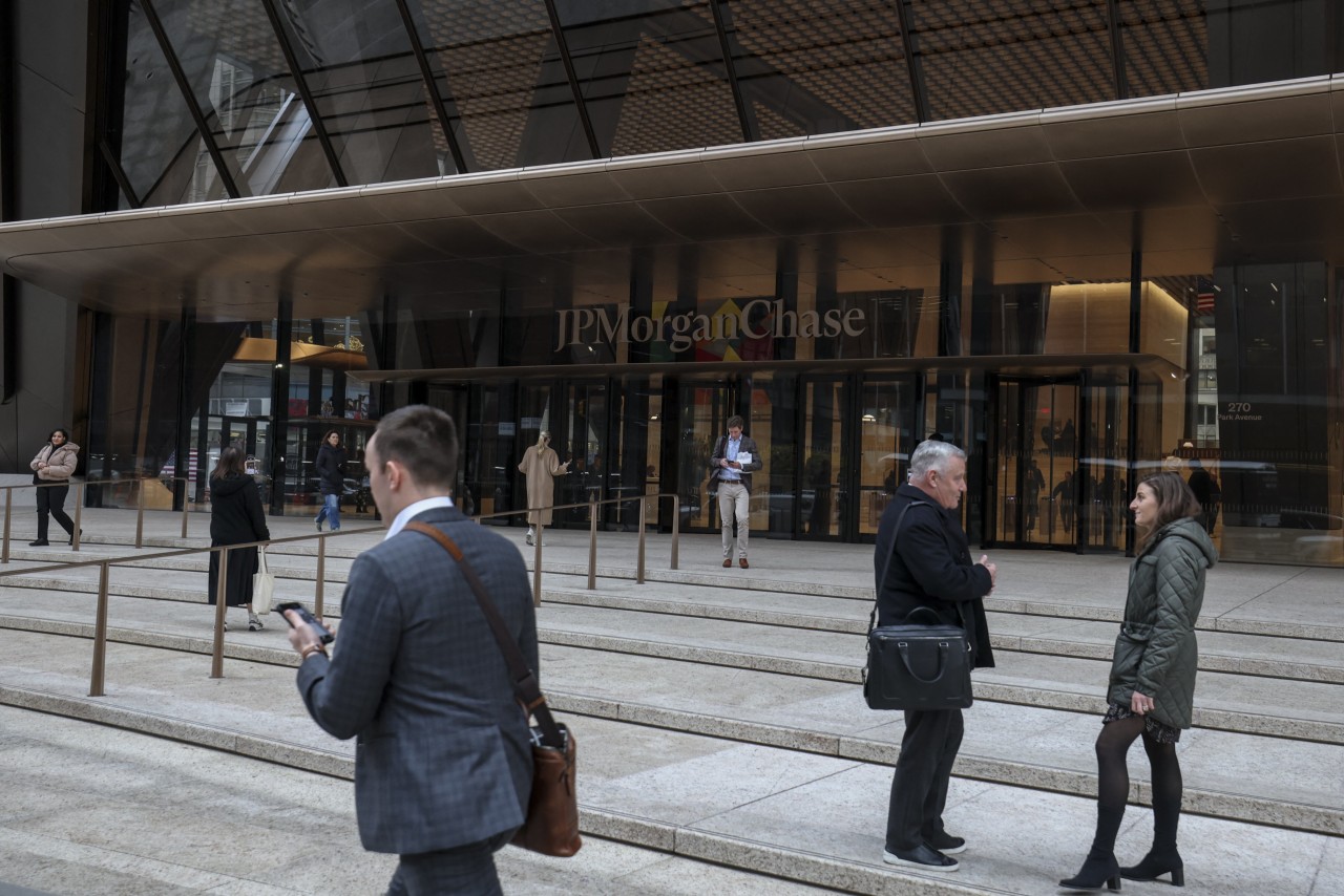 JPMorgan steps further into crypto with tokenized money fund<br><br>