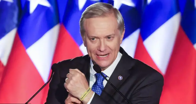 O candidato de direita José Antonio Kast foi eleito presidente do Chile, após uma vitória expressiva sobre a candidata comunista Jeannette Jara