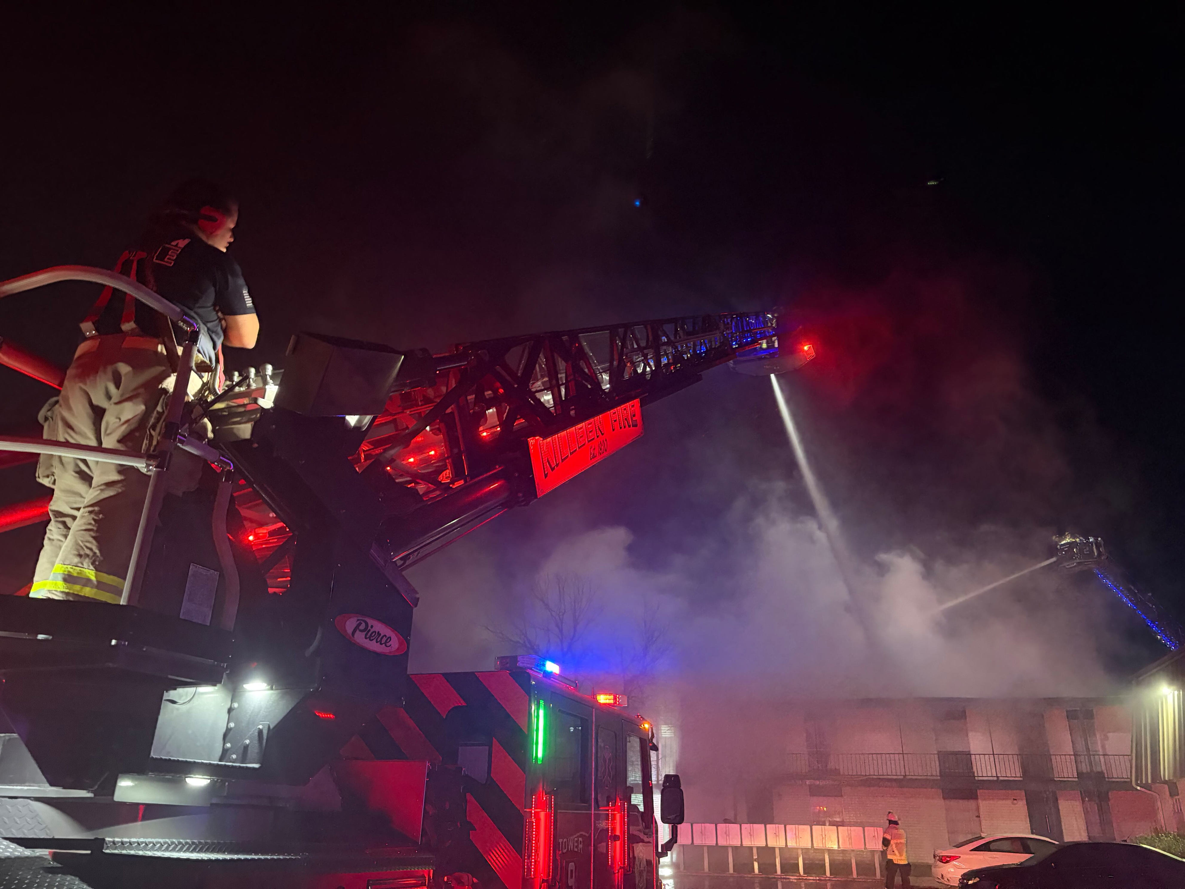 Residents displaced after fire damages apartment complex in Killeen, Texas