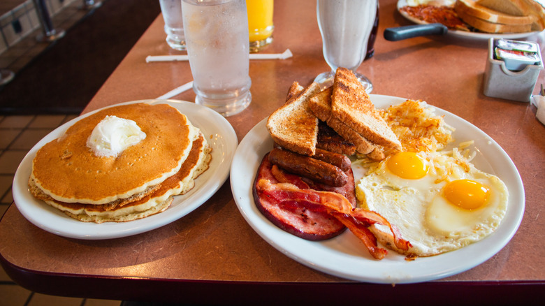 This retro diner in Washington has breakfast locals say is always worth ...