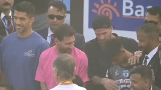 Lionel Messi's Delhi visit: Rodrigo De Paul comes to young fan's rescue,  pushes security away during photo shoot - watch
