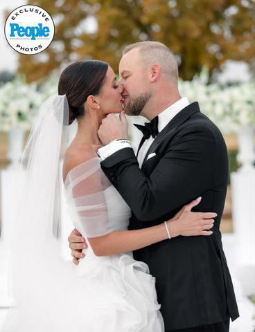 Baseball pro AJ Minter marries Anna Hardee in 'elegant, chic' wedding ...