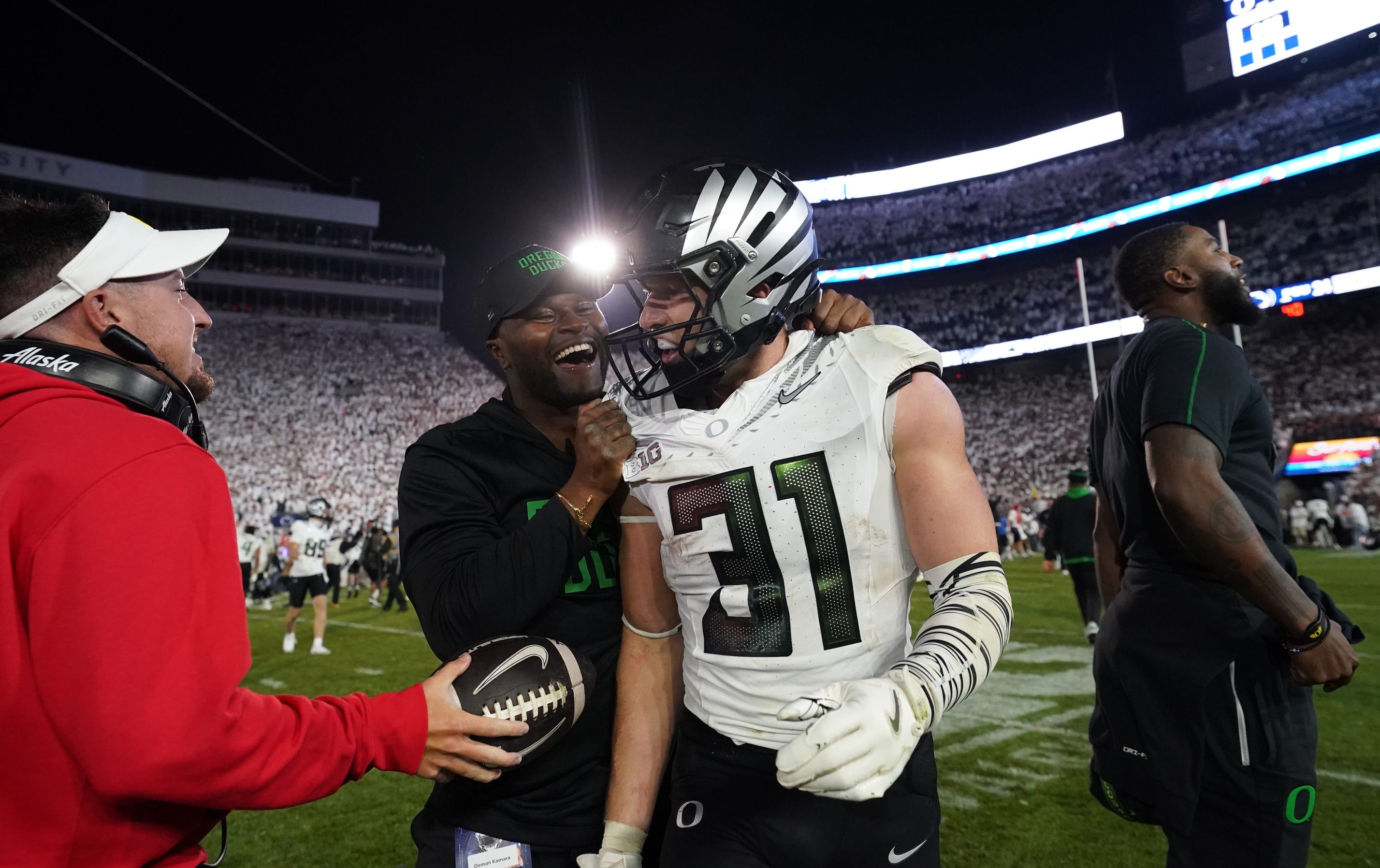 ESPN's latest mock draft features three Ducks improving draft stock