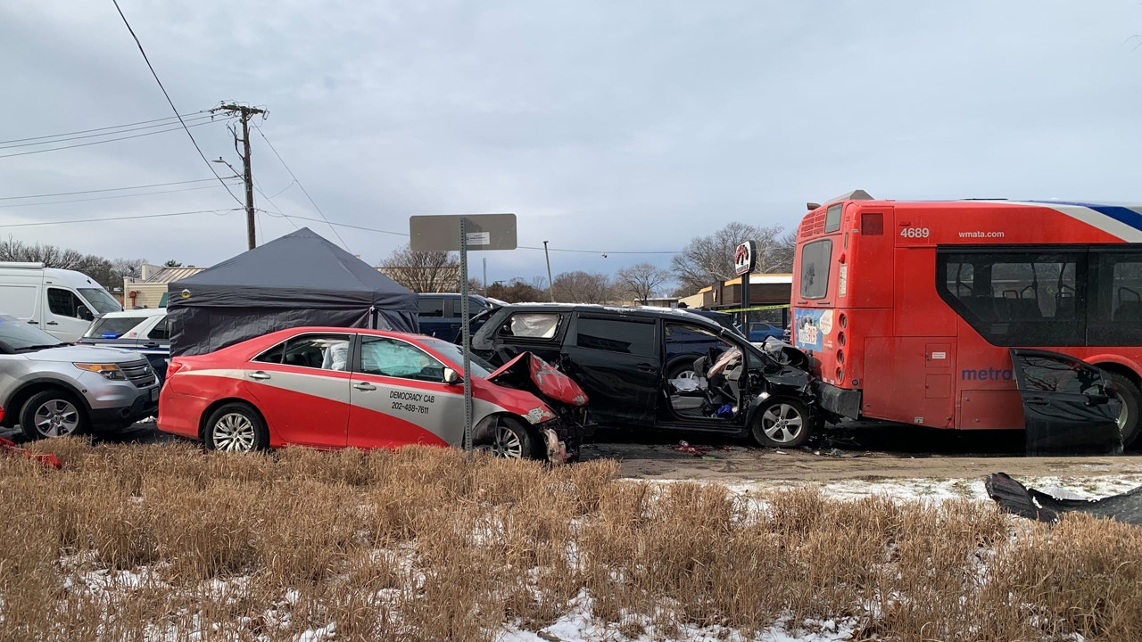 1 dead, 2 injured in Fairfax County crash