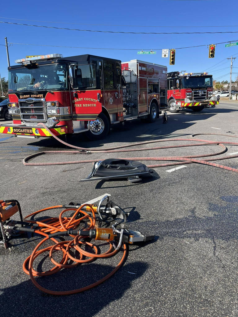 2 taken to hospital, lanes blocked after Horry County crash with entrapment