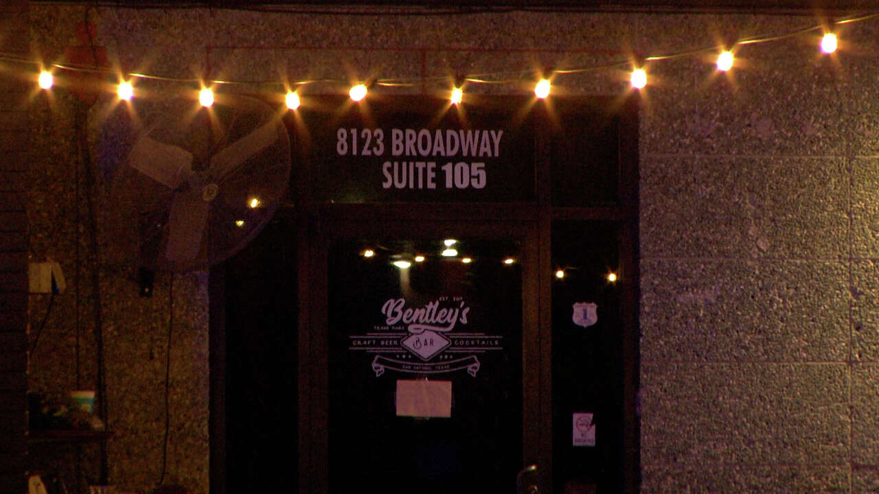 Shooting outside San Antonio sports bar leaves 2 with gunshot wounds