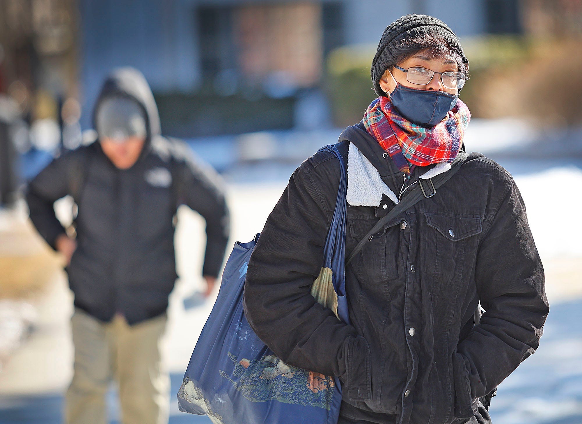 Does cold weather make you sick? Flu cases on the rise in Illinois