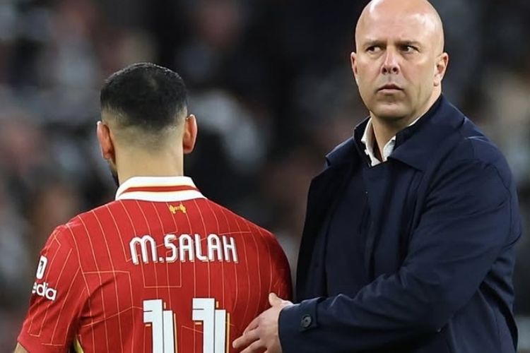 Liverpool berjuang mempertahankan Mohamed Salah di tengah krisis dan godaan Arab Saudi