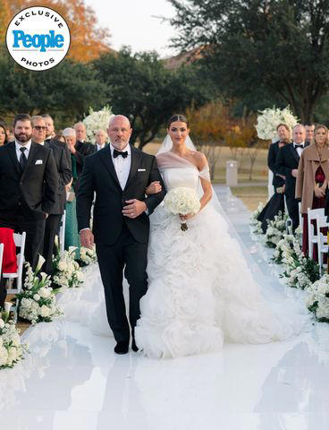 Baseball pro AJ Minter marries Anna Hardee in 'elegant, chic' wedding ...