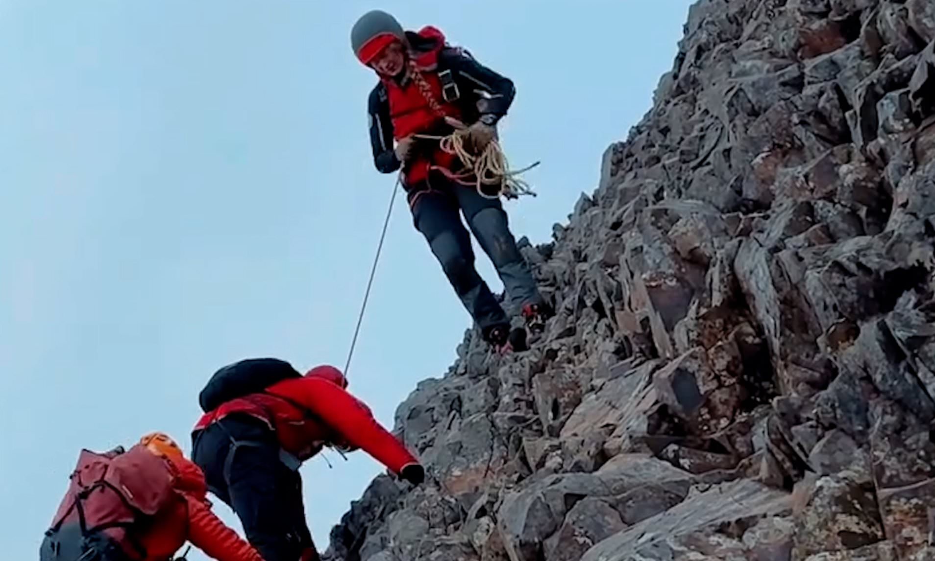 Deadly Mountain Rescue/Undercover Cowboy Protector main image 1