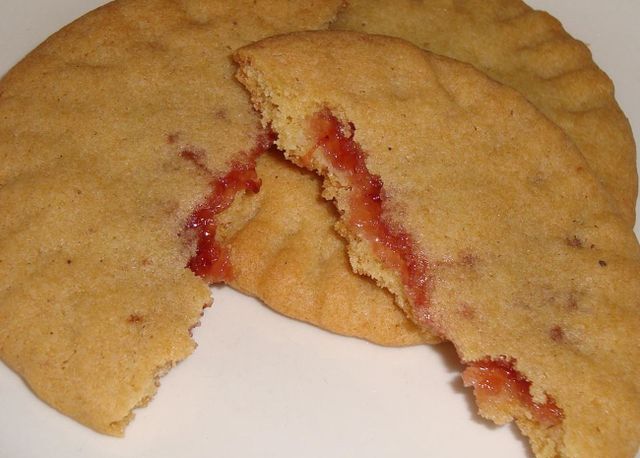 Granny's Strawberry Preserves-Filled Cookies