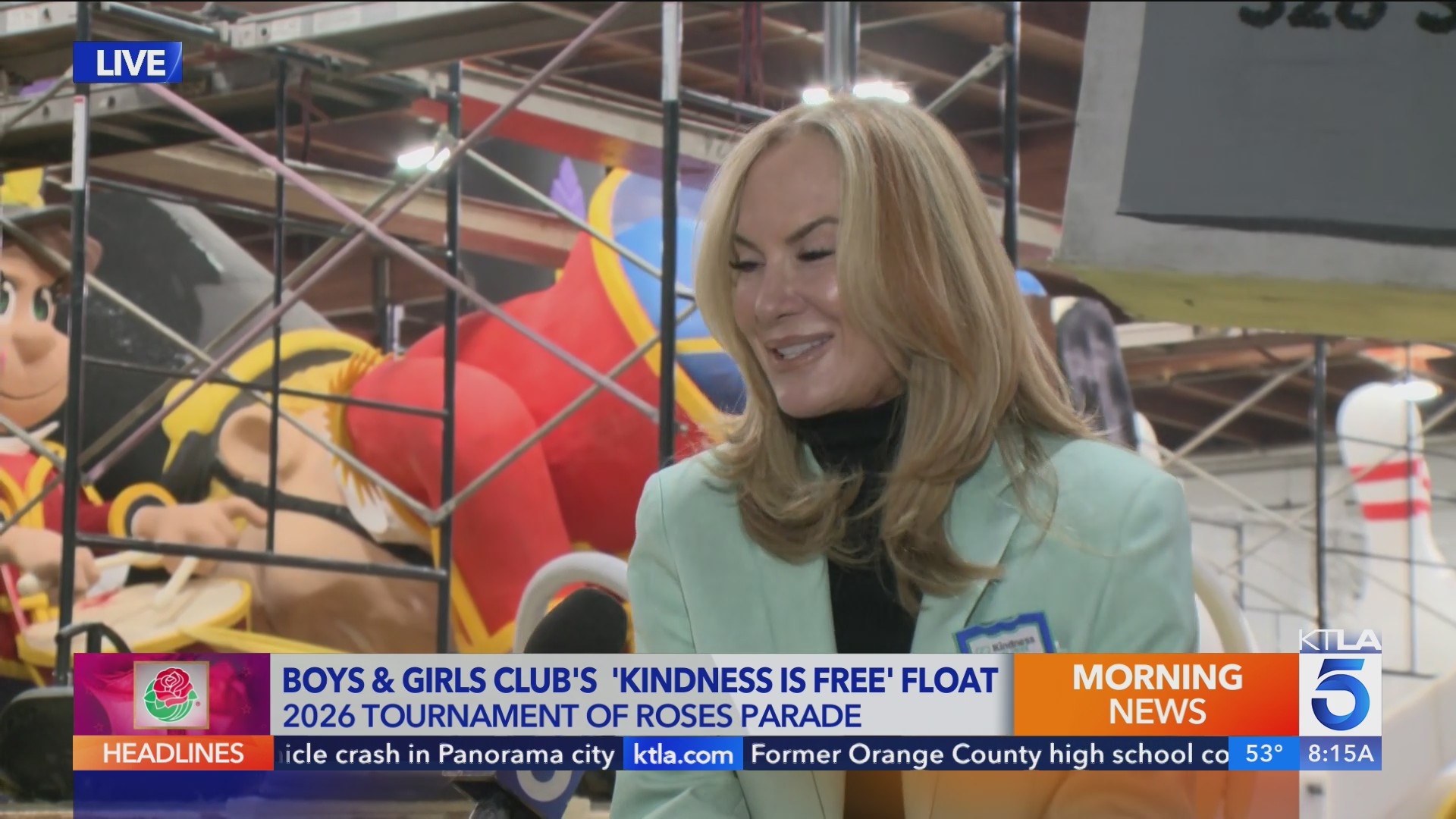 The magic in teamwork Rose Parade float: Artistic Entertainment ...