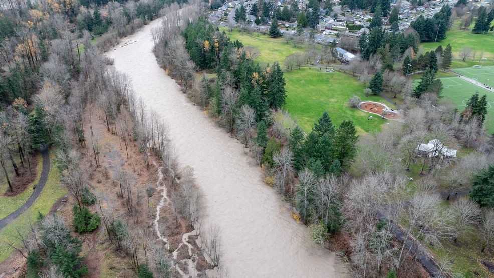 Go now: Flash flood evacuation issued for Tukwila area after Green River levee failure<br>