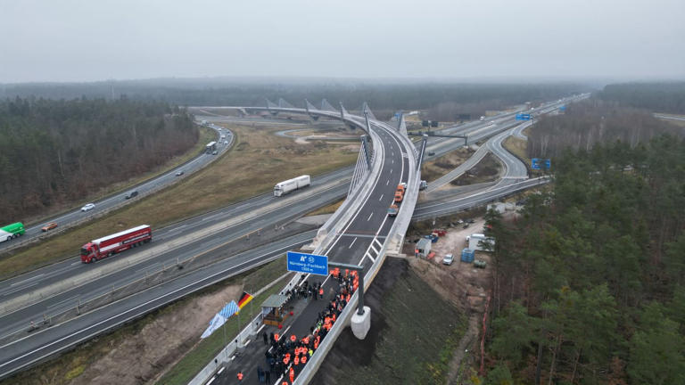 Spektakuläre Brücke am Kreuz Nürnberg-Ost eröffnet