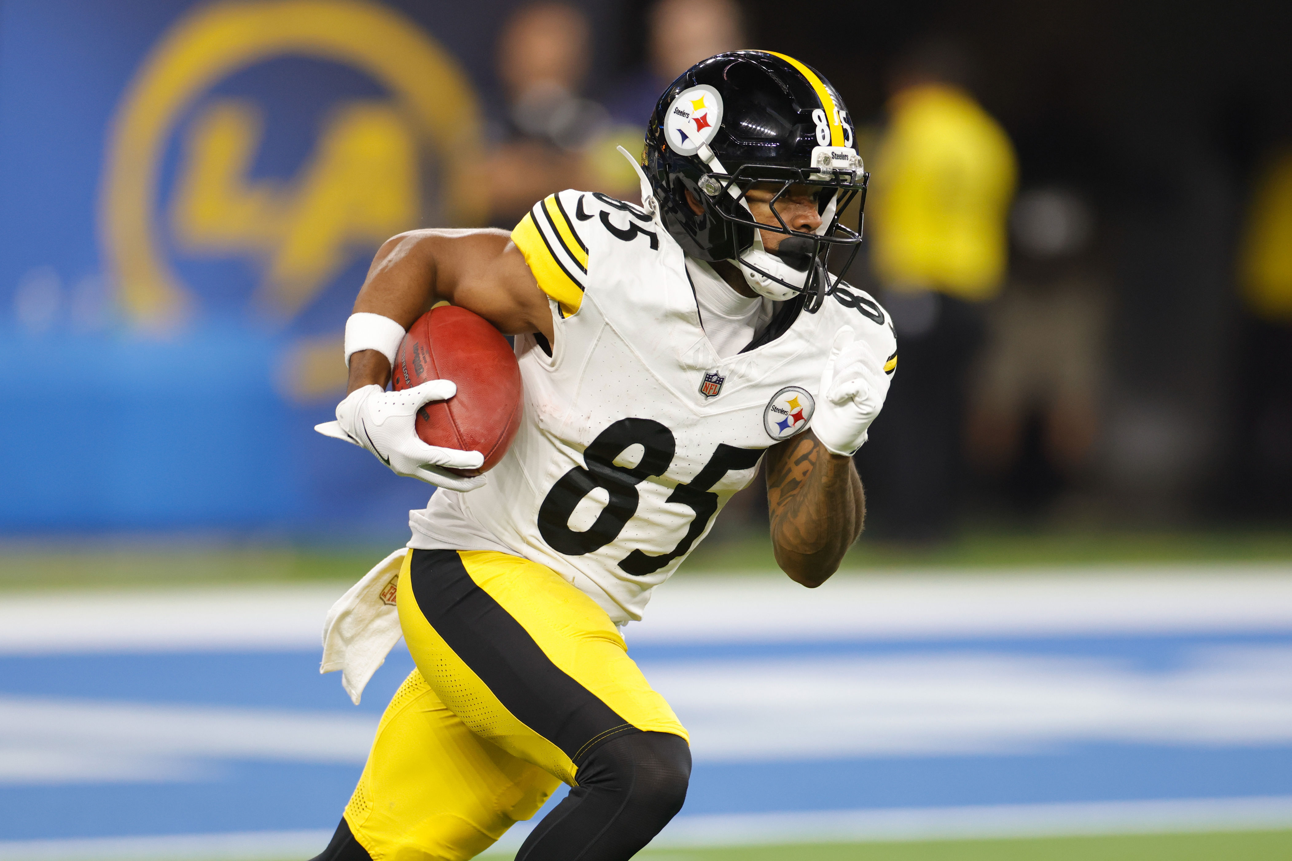 Steelers release WR, elevate OT, DL ahead of Dolphins matchup<br><br>
