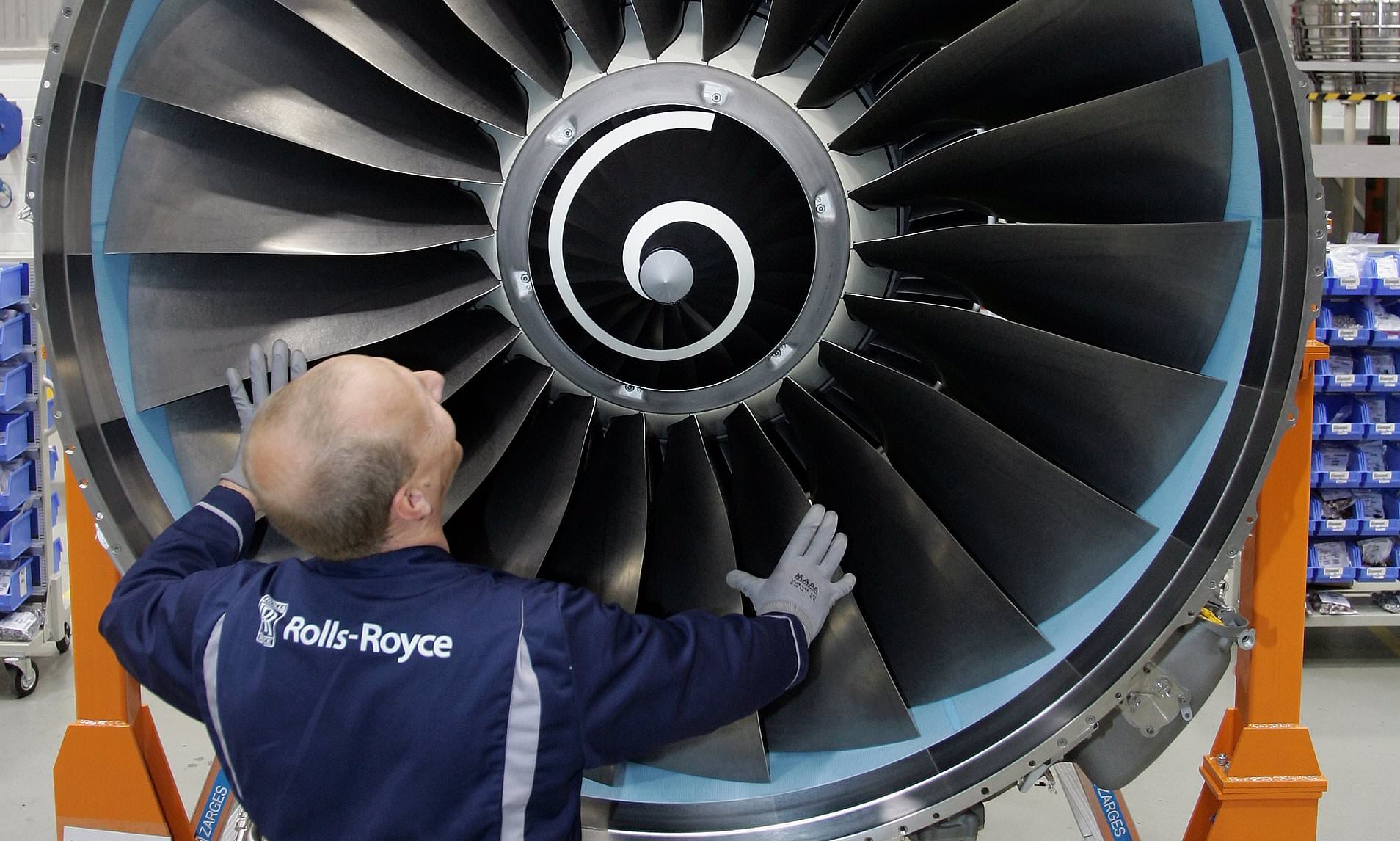 Rolls-Royce threatens to move £1.6 trillion jet engine project to US or ...