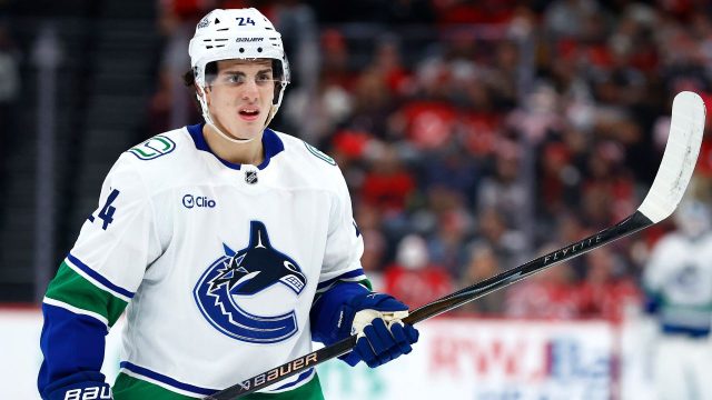 Canucks sign forward Max Sasson to two-year extension