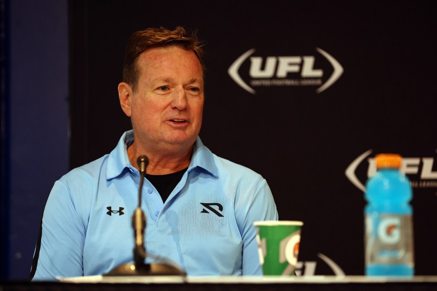 Bob Stoops says farewell to football